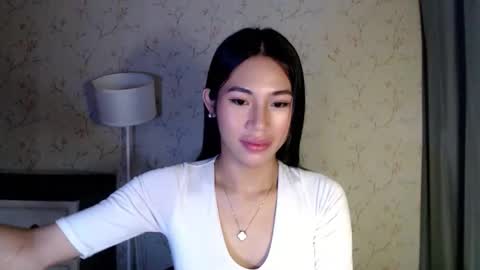 Snapshot of yourdreamgirlgwen chatting on June 2026 06:13:02 PM GWENI online show from June 2026 06:13:02 PM