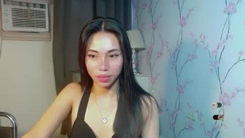 Snapshot of yourdreamgirlgwen chatting on June 2026 06:11:02 AM GWENI online show from June 2026 06:11:02 AM