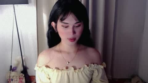 PrettyElla online show from September 2025 09:31:02 AM