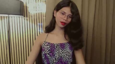 Vivian online show from October 2025 01:57:02 PM