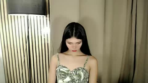 Vivian online show from December 2025 07:18:01 PM