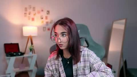 Snapshot of yourfitoviolett chatting on September 2025 01:23:02 PM violett online show from September 2025 01:23:02 PM