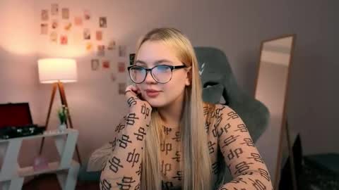 Jully online show from October 2025 06:35:02 AM