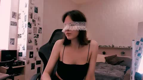 Nikol online show from September 2025 01:00:01 PM