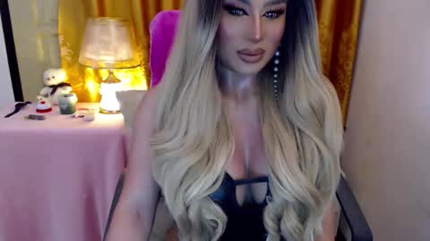 Adriana Maxwell online show from June 2026 03:27:02 PM
