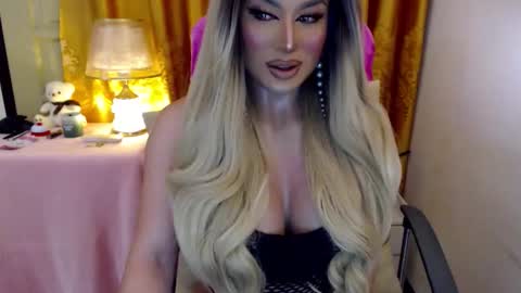 Adriana Maxwell online show from June 2026 03:34:02 PM