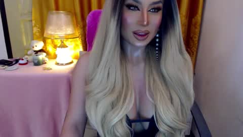 Adriana Maxwell online show from June 2026 05:46:01 PM