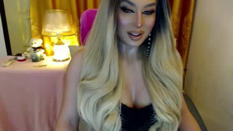 Adriana Maxwell online show from June 2026 06:51:02 PM
