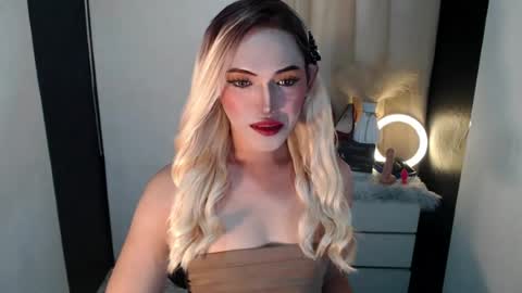 Snapshot of yournaughtykendal chatting on August 2026 01:48:01 AM TIFFANY SUCKING QUEEN online show from August 2026 01:48:01 AM