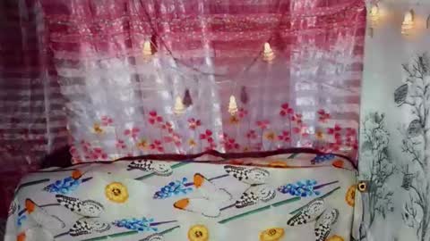 yourqueen_19 online show from May 2026 07:44:02 PM