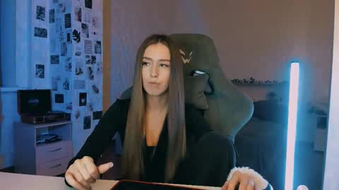 Snapshot of yourrdanceteacher chatting on November 2025 07:56:02 PM Eva online show from November 2025 07:56:02 PM