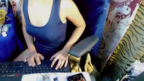 Snapshot of yoursexylyn15 chatting on November 2025 03:12:01 PM shane online show from November 2025 03:12:01 PM