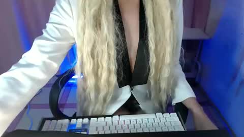 MYSTERIOUS QUEEN online show from October 2025 05:21:02 PM