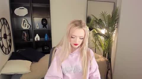 Emily online show from October 2025 10:09:01 PM