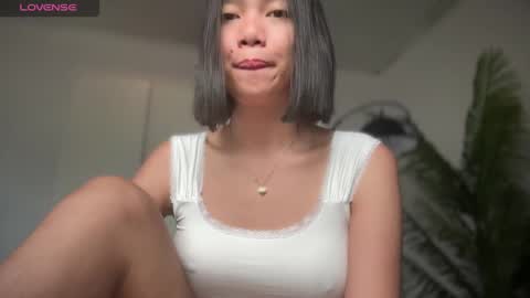 Snapshot of yowginethegreat chatting on December 2024 01:36:02 AM YowgineTheGreat online show from December 2024 01:36:02 AM