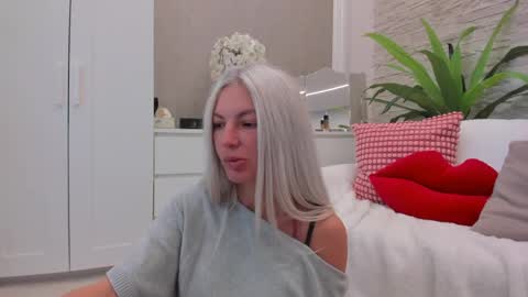 Snapshot of yssaacher chatting on May 2026 06:42:02 AM Crazy P online show from May 2026 06:42:02 AM