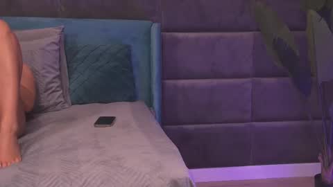 Foxie online show from September 2025 06:04:01 AM