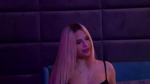 Foxie online show from November 2025 03:52:02 PM