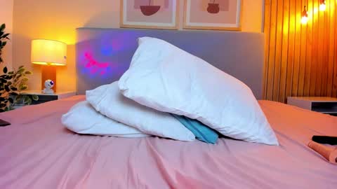 Snapshot of yuli_cardona_ chatting on January 2025 11:10:02 PM Yuliet online show from January 2025 11:10:02 PM