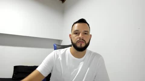 Snapshot of yulian0920 chatting on November 2025 10:32:02 PM YULIAN online show from November 2025 10:32:02 PM