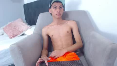 Snapshot of yulian_vasquez chatting on February 2025 03:58:01 PM yulian_vasquez online show from February 2025 03:58:01 PM