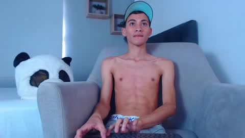Snapshot of yulian_vasquez chatting on February 2025 03:19:02 PM yulian_vasquez online show from February 2025 03:19:02 PM