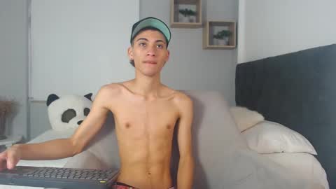 Snapshot of yulian_vasquez chatting on March 2025 12:22:01 PM yulian_vasquez online show from March 2025 12:22:01 PM