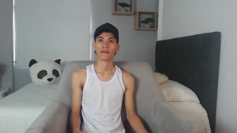 Snapshot of yulian_vasquez chatting on March 2025 12:09:02 PM yulian_vasquez online show from March 2025 12:09:02 PM