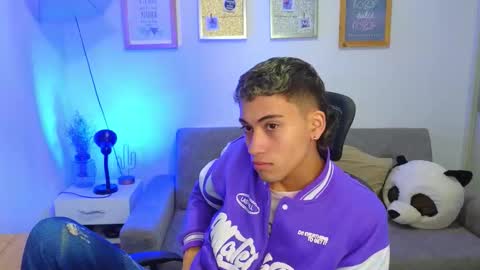 yulian_vasquez online show from November 2025 12:18:01 PM