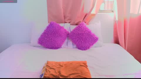 Snapshot of yulina_xue chatting on January 2025 09:36:01 PM Yulina online show from January 2025 09:36:01 PM