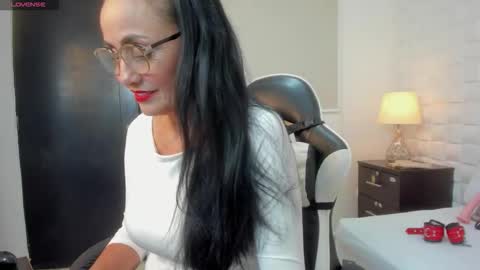 Y U L I T Z A online show from December 2025 12:31:02 PM