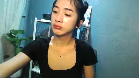 yumi_18 online show from November 2025 08:27:01 AM