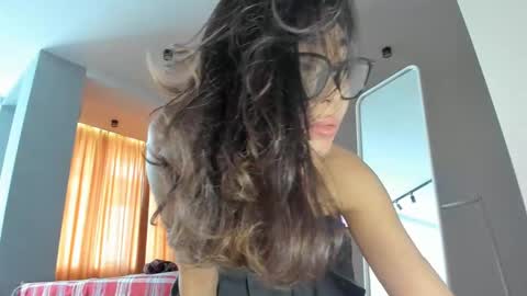 Snapshot of yummi_kim chatting on December 2024 07:05:01 AM Yumi online show from December 2024 07:05:01 AM