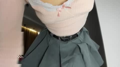 Snapshot of yummi_kim chatting on December 2024 04:12:01 AM Yumi online show from December 2024 04:12:01 AM