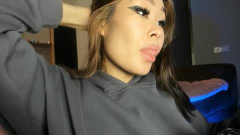 Snapshot of yummi_kim chatting on February 2025 09:54:01 AM Yumi online show from February 2025 09:54:01 AM