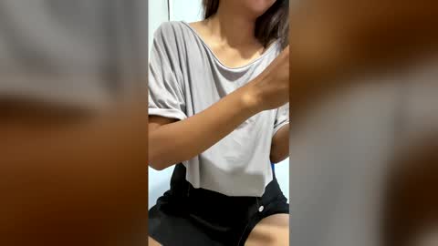 yummypinay000 online show from April 2026 12:11:02 AM