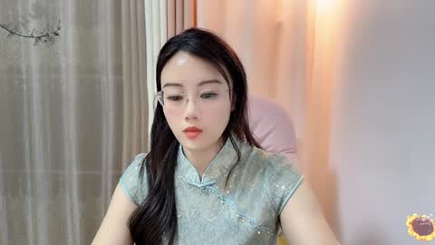 YunEr online show from December 2024 12:02:01 PM