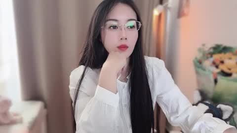 YunEr online show from November 2025 02:43:02 AM