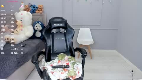 yunleah online show from February 2026 04:39:02 AM