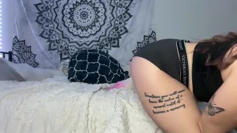 yurdreams_22 online show from January 2025 02:33:01 AM