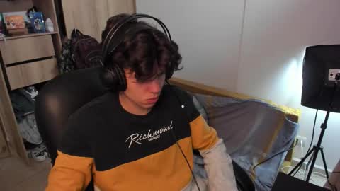 yurii_moody online show from October 2025 04:06:02 PM