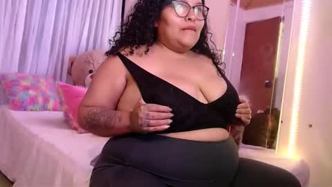 Snapshot of yvonn_jlove chatting on September 2025 12:02:02 AM yvonn online show from September 2025 12:02:02 AM