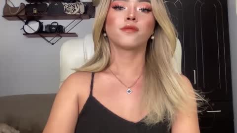 Snapshot of yvonne_guidotti chatting on December 2024 10:16:02 PM Miss Cali online show from December 2024 10:16:02 PM