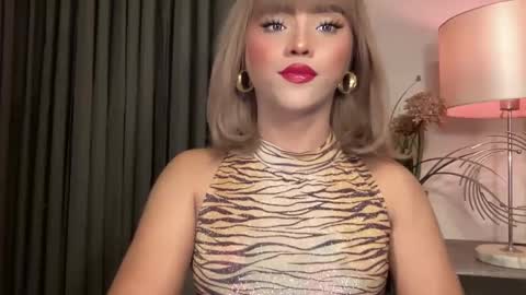 Snapshot of yvonne_guidotti chatting on February 2025 03:43:02 AM Miss Cali online show from February 2025 03:43:02 AM