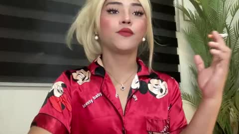 Snapshot of yvonne_guidotti chatting on March 2025 07:32:02 AM Miss Cali online show from March 2025 07:32:02 AM