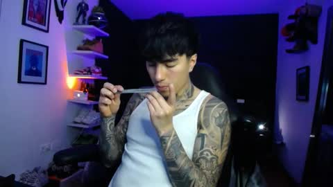 zac_muller1 online show from December 2025 11:32:01 PM