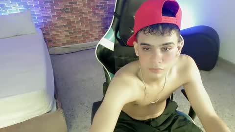 Snapshot of zacariass_ chatting on September 2025 04:07:01 PM ZACARIAS online show from September 2025 04:07:01 PM