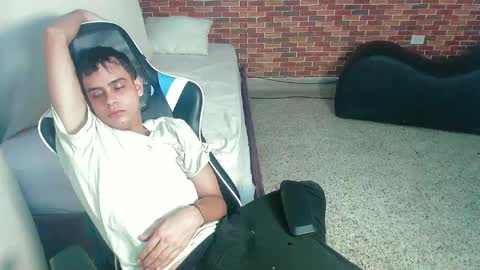 Snapshot of zacariass_ chatting on September 2025 05:11:02 AM ZACARIAS online show from September 2025 05:11:02 AM