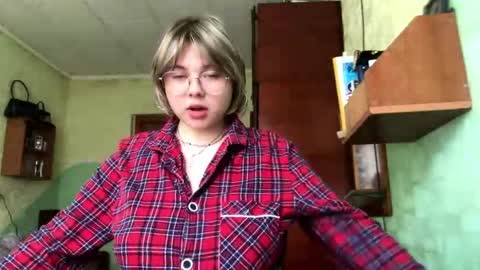 Mia online show from April 2026 08:19:01 AM