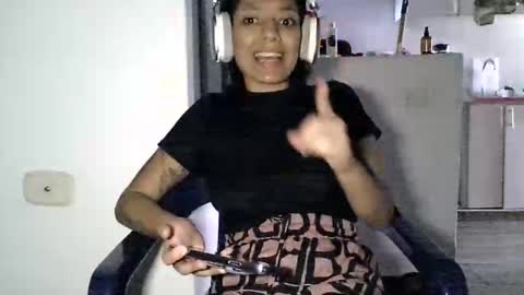 Snapshot of zafiro_rubi chatting on May 2026 02:43:01 PM Zafiro online show from May 2026 02:43:01 PM